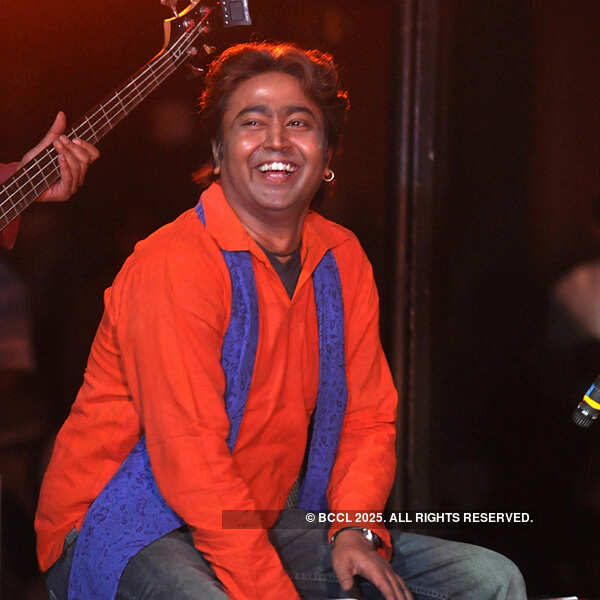 Musical event by a folk band