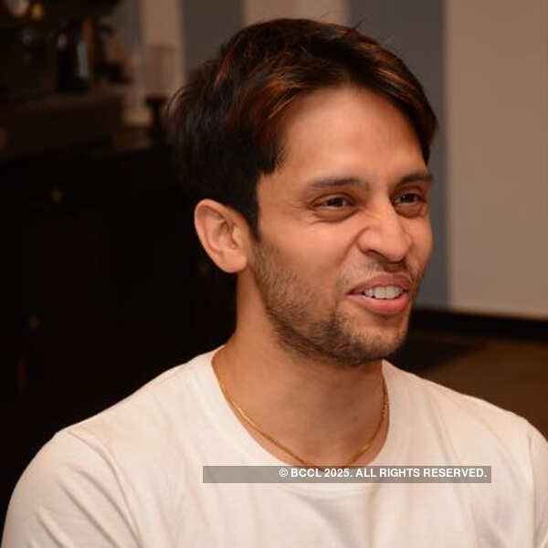 Srikanth throws a party