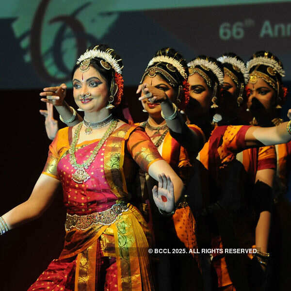 Fashion goes all red