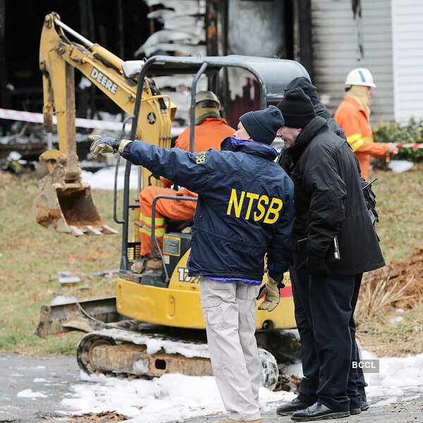6 dead after plane crashes into Maryland home