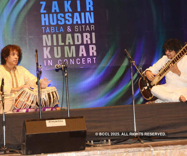 Zakir Hussain & Niladri Kumar&rsquo;s musical concert