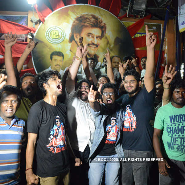 Lingaa&rsquo;s 1 am show @ Kasi theatre