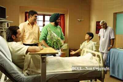 Kangana & Bobby in a still from the movie 'Vaada Raha'