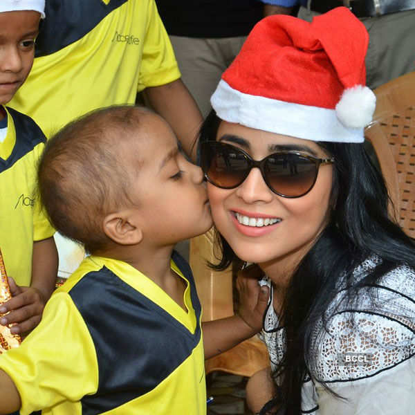 Shriya celebrates Christmas with NGO Kids