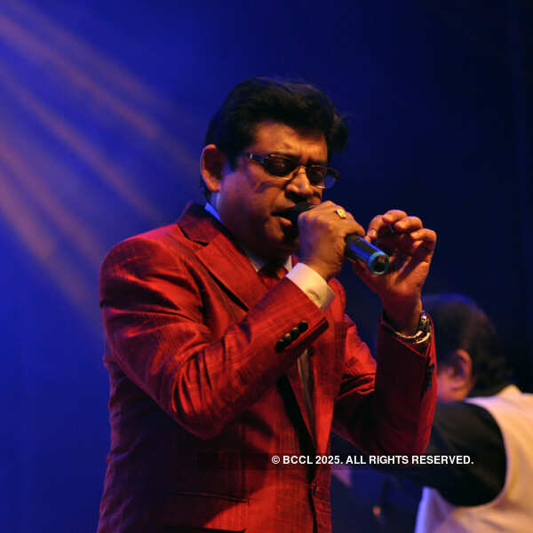 Amit and Babul perform at Kalamandir