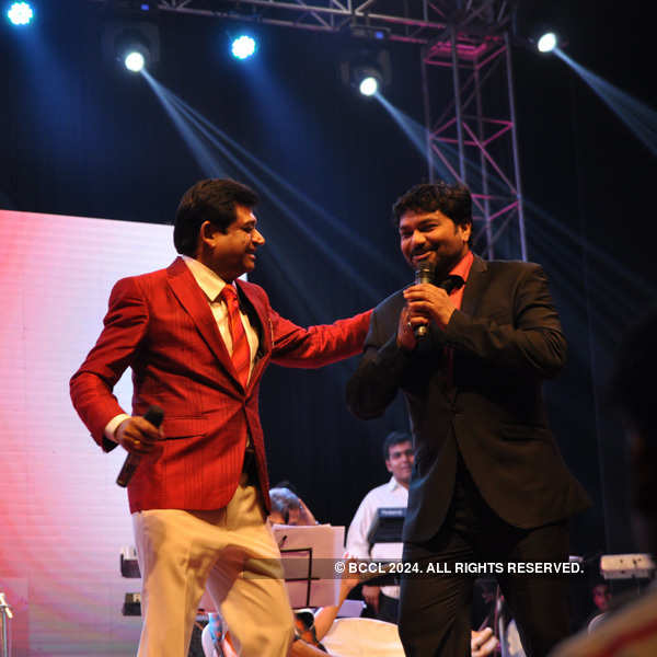 Amit and Babul perform at Kalamandir