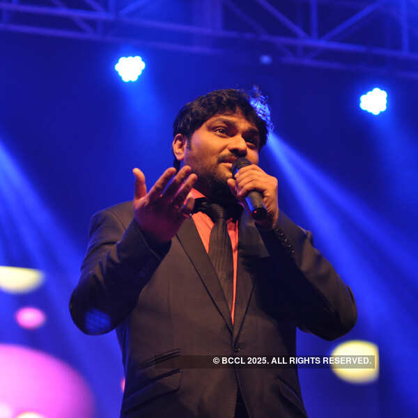 Amit and Babul perform at Kalamandir