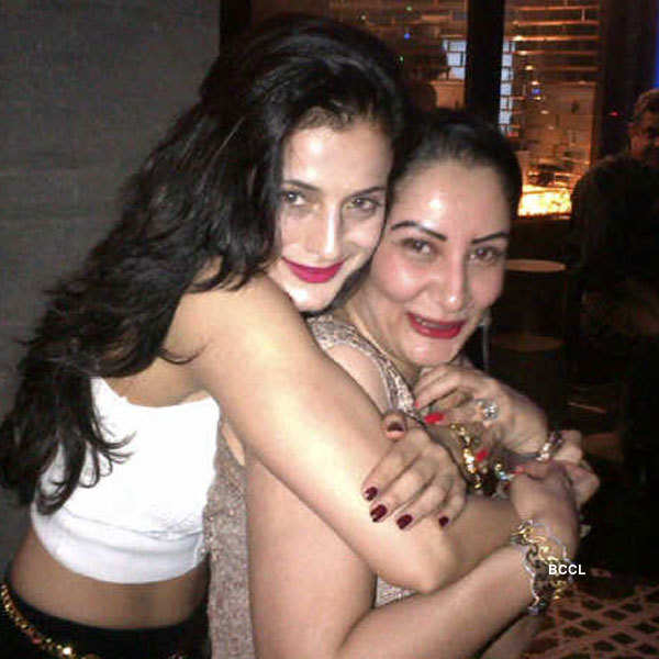 Celebs @ Sanjay Dutt's New Year party