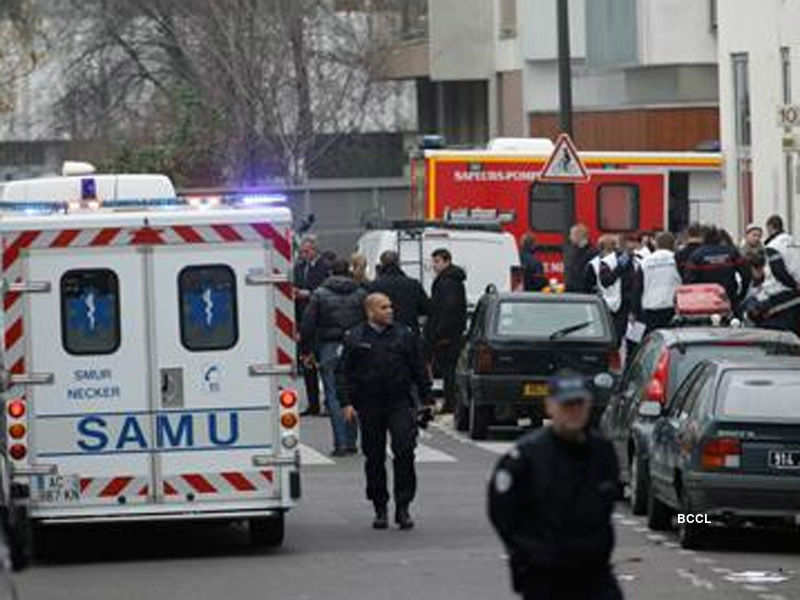 Paris: Hunt on for killers
