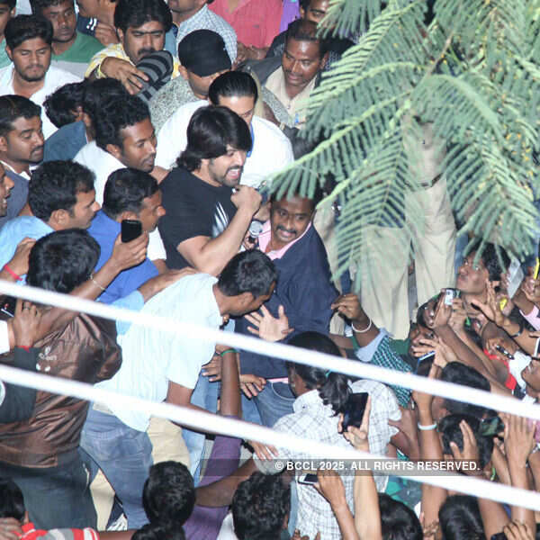 A Rocking birthday with fans