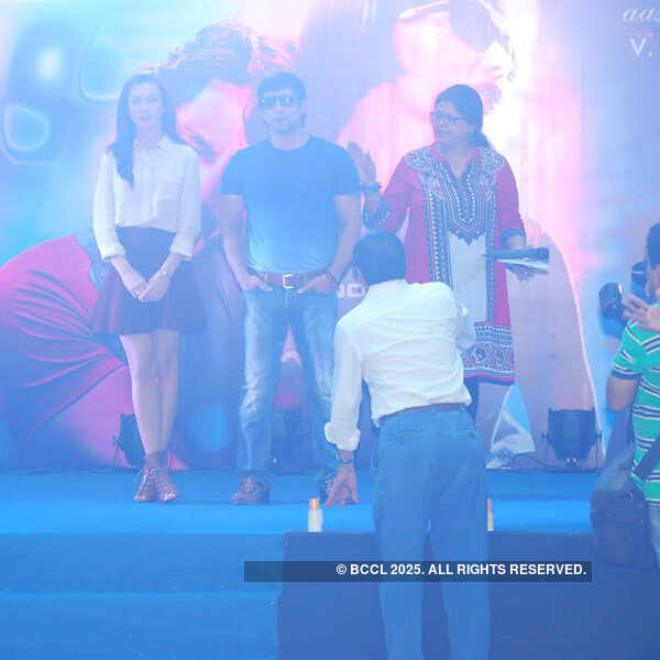 Vikram and Ami Jackson promote 'I' in Kochi