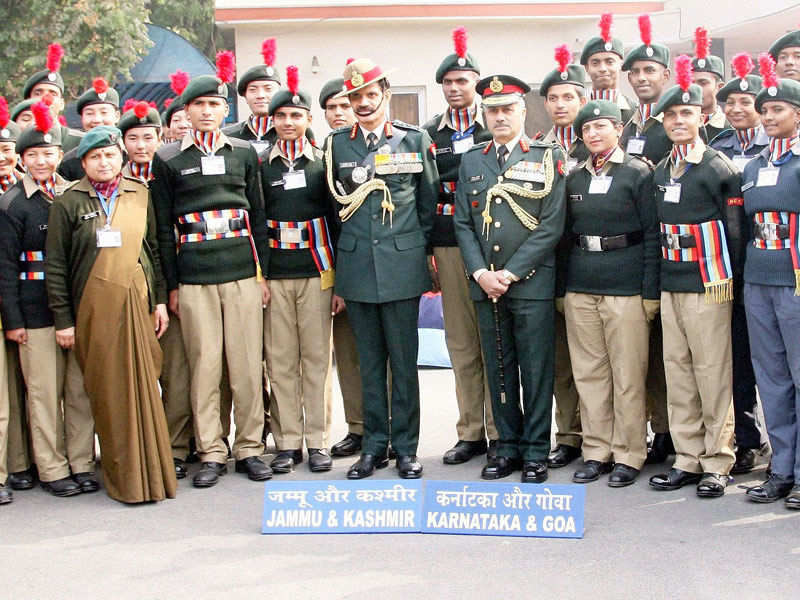 Pak supporting proxy war: Army chief