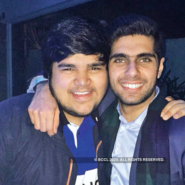 Jatin Khatri throws a party at a local do in Delhi