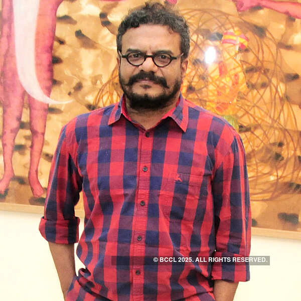 Art lovers under on roof