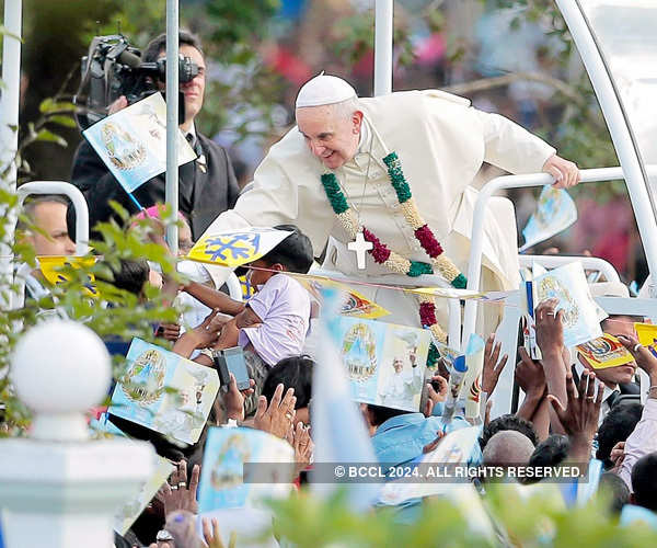 Record 6 million turn out for pope's Manila Mass