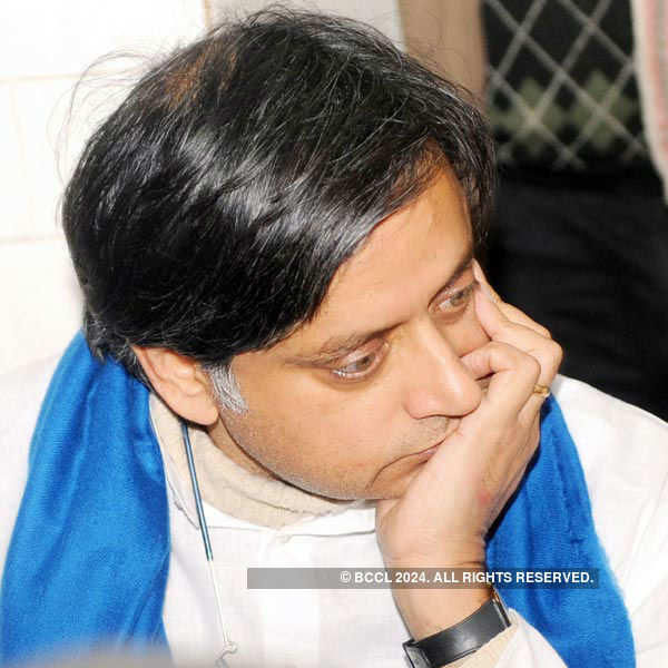 Sunanda murder probe: Cops interrogate Tharoor