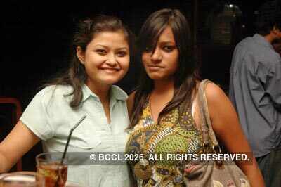 Firangi Paani pub party