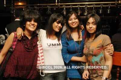 Firangi Paani pub party