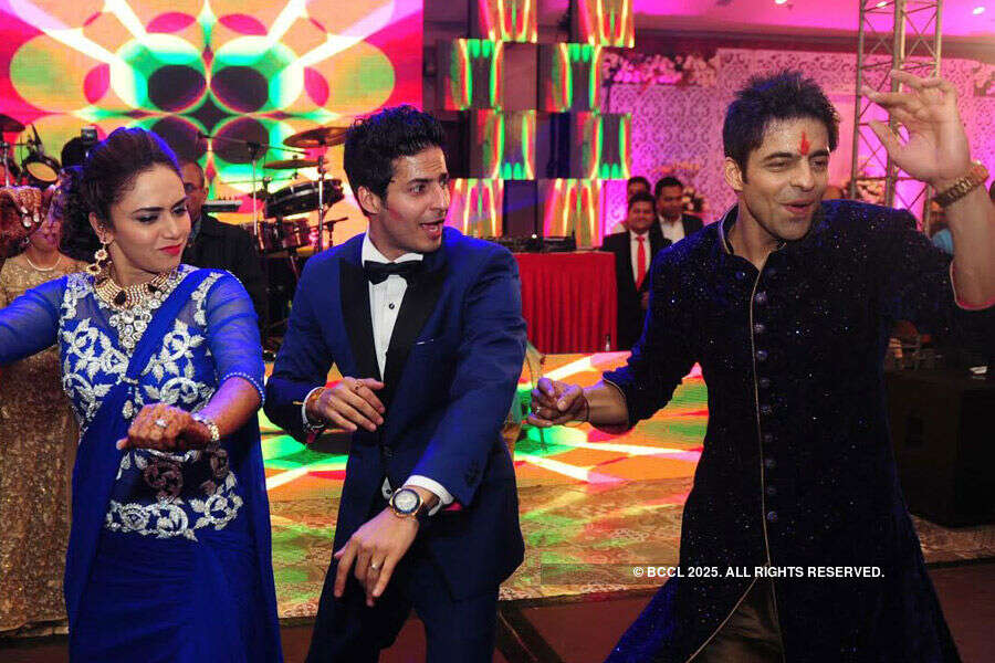 Himmanshoo-Amruta's cocktail party