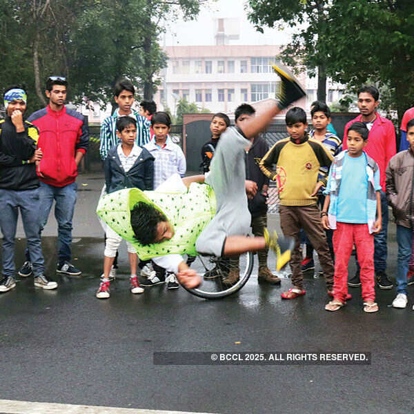 Patriotic spirit rules on Raahgiri Day