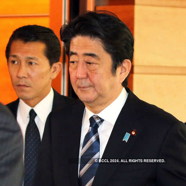 Abe defends handling of ISIS hostage crisis