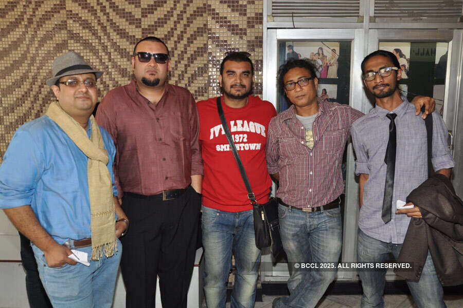 Achena Bondhutto: Premiere