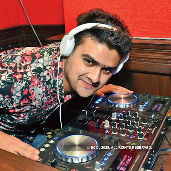 V-Day party at Bulldogs