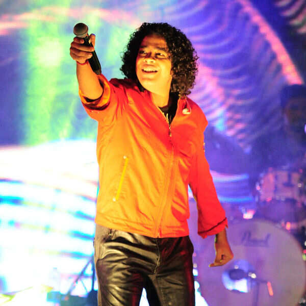 Naresh Iyer performs at Crossroads '15