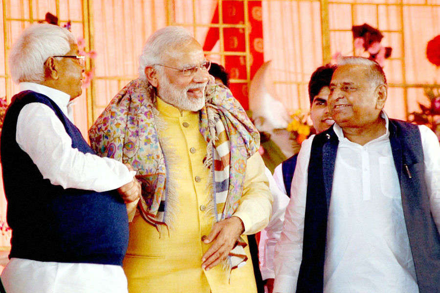 PM Modi steals show at big, fat Yadav ceremony