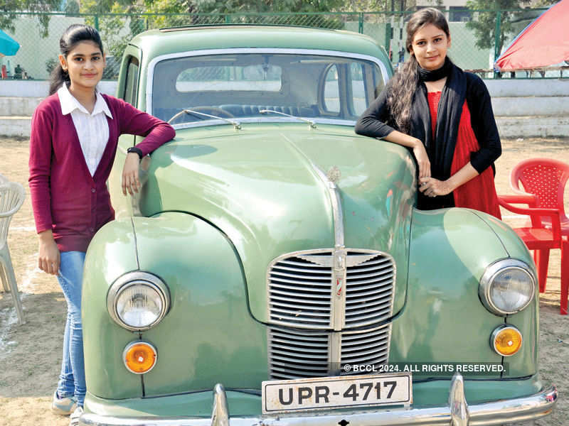 Vintage beauties deck up city roads