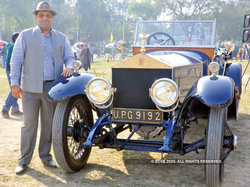 Vintage beauties deck up city roads