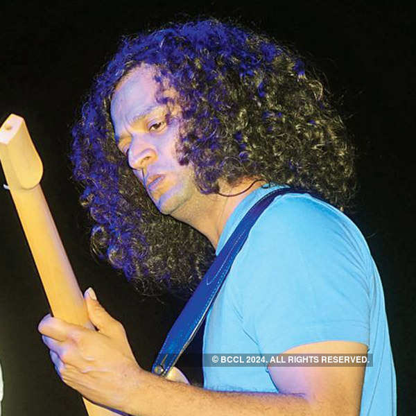 Mohit Chauhan performs at Sri Venkateswara College