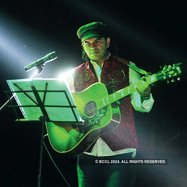 Mohit Chauhan performs at Sri Venkateswara College