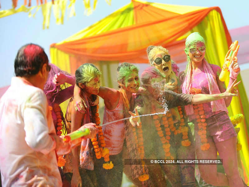 Vineet Jain's Holi Party '15 - Candid Pics