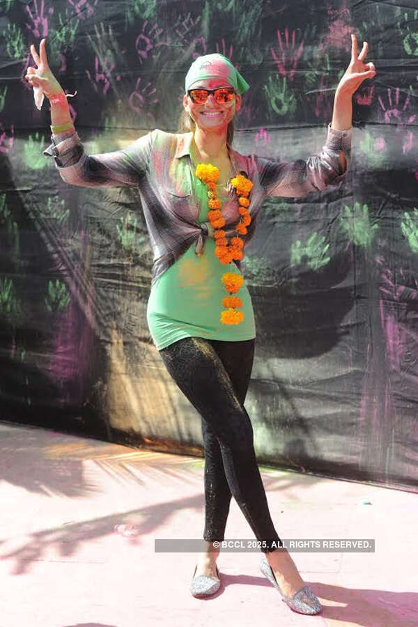 Vineet Jain's Holi Party '15: Hot Divas