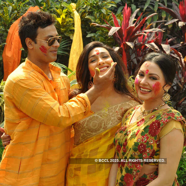 Indrajit-Chakravarty,-Rituparna-Sengupta,-Indrani-Dutta-(1).jpg