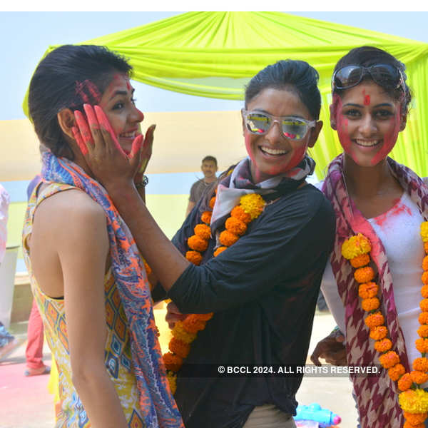 Beauty Queens' sizzling holi celebration
