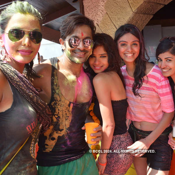 Beauty Queens' sizzling holi celebration