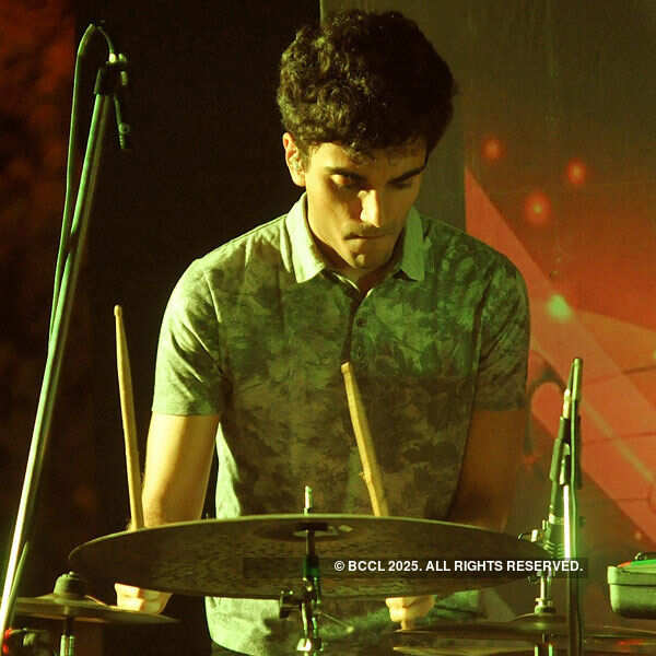 Skinny Alley performs @ Tolly Club