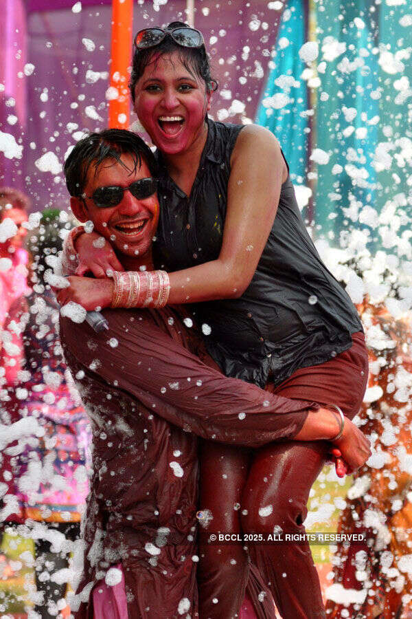 Warm colours, cool party