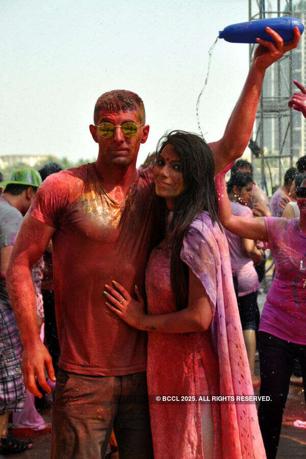 Warm colours, cool party