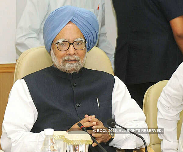 Sonia leads solidarity march for Manmohan