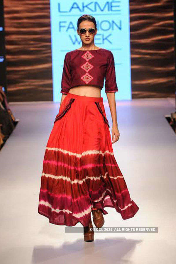 A model walks the ramp for Shruti Sancheti on Day 3 of the Lakme ...