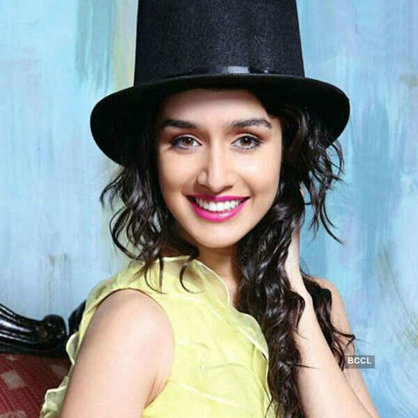 Divas dazzle in hats