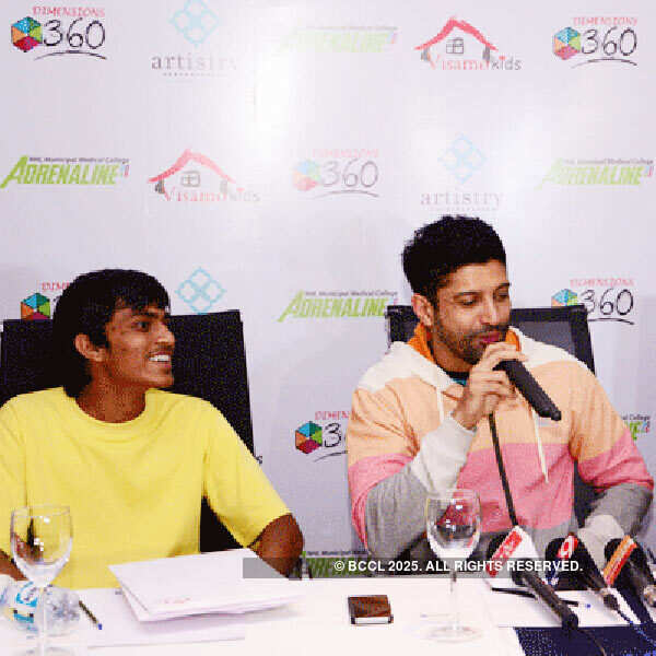 Farhan Akhtar spreads joy