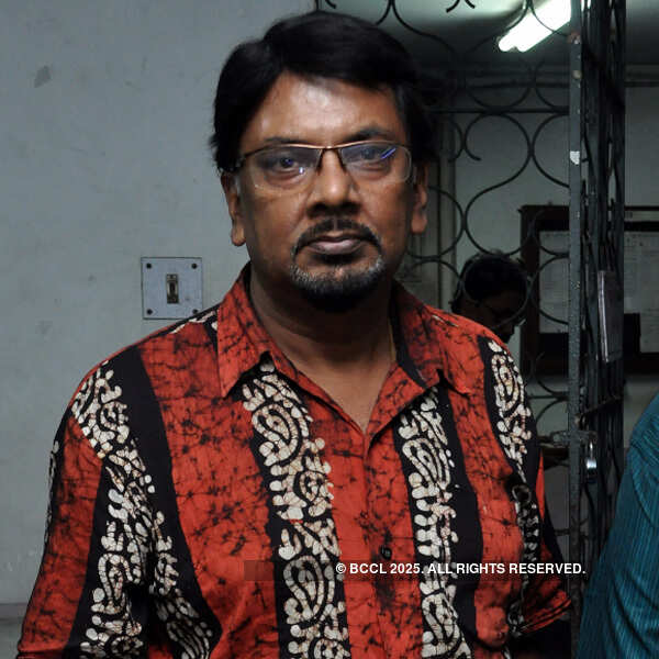 Celebs enjoy play in Kolkata