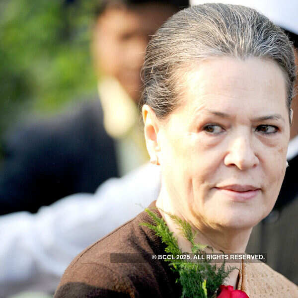 Sonia to Gadkari: Cong won't support land bill