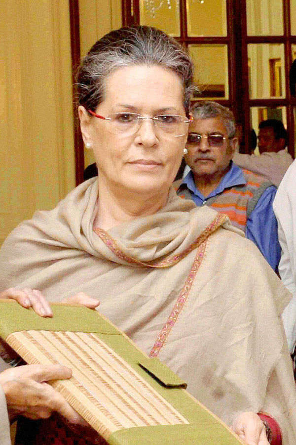 Sonia to Gadkari: Cong won't support land bill
