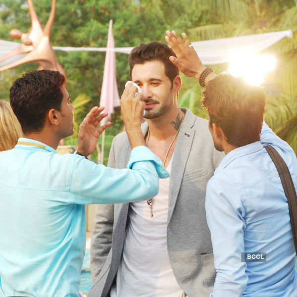 Dangerous Husn: On the sets