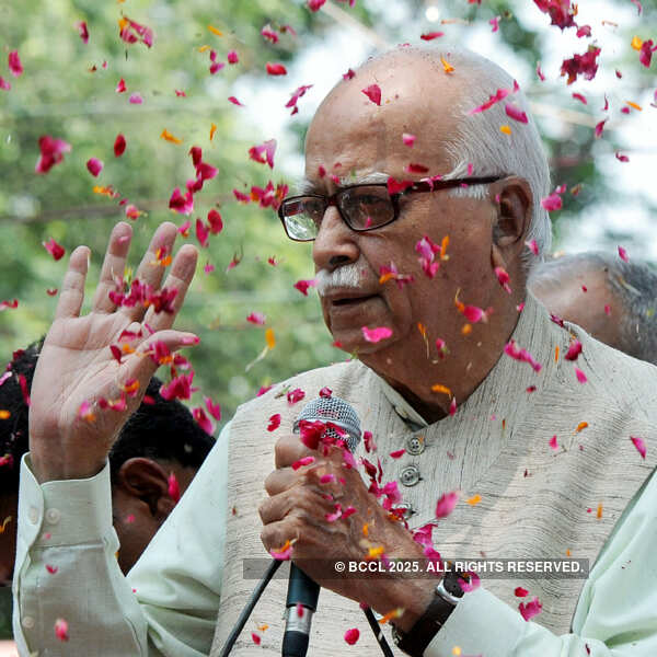 Babri Masjid demolition: SC issues notice to Advani, 19 others